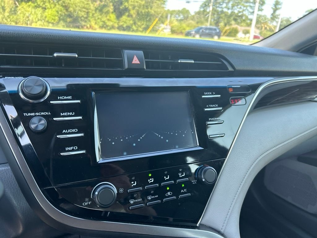 Used 2018 White Toyota LE image 6
