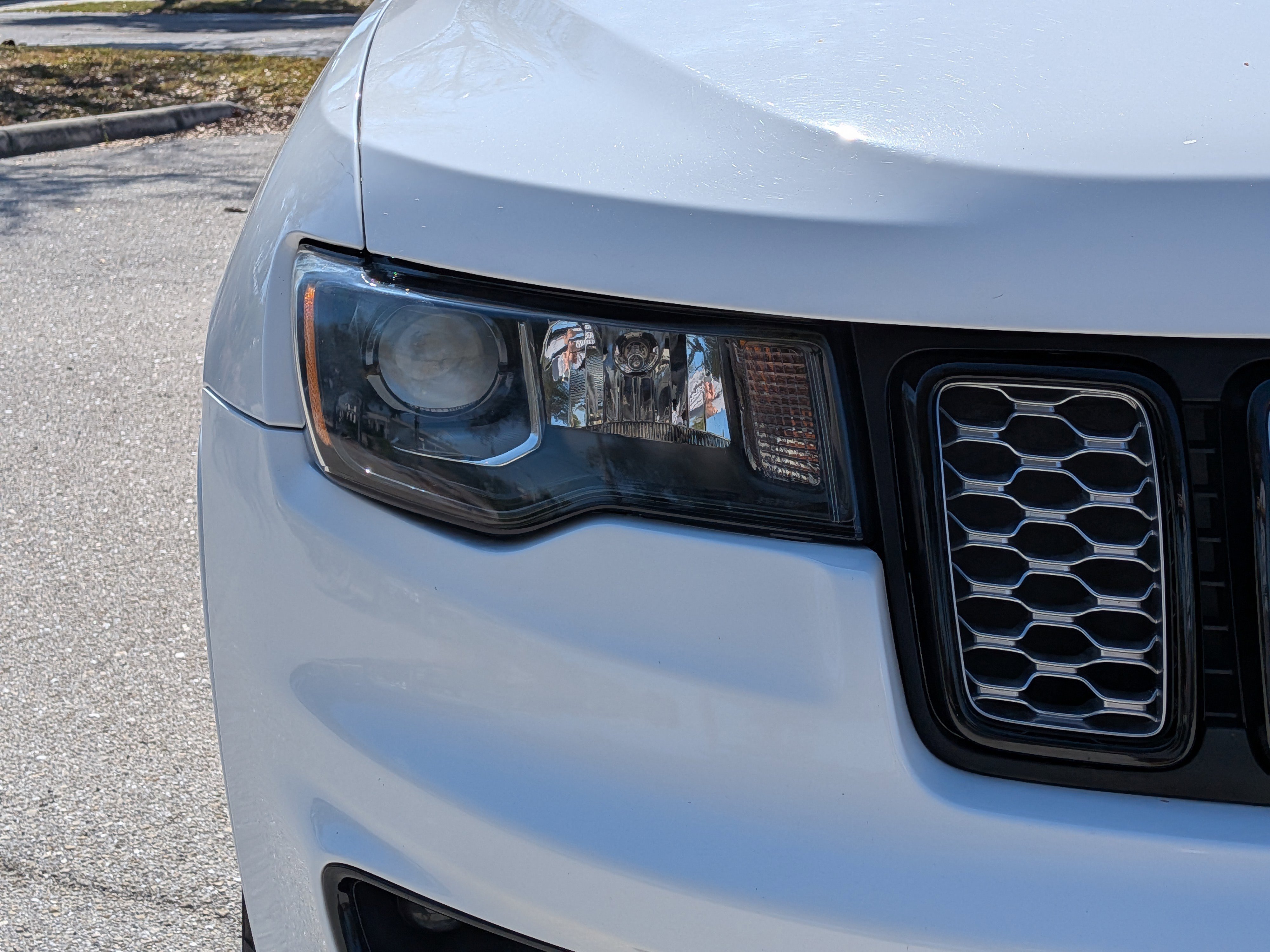 Used 2018 Bright White Clearcoat Jeep Altitude image 10