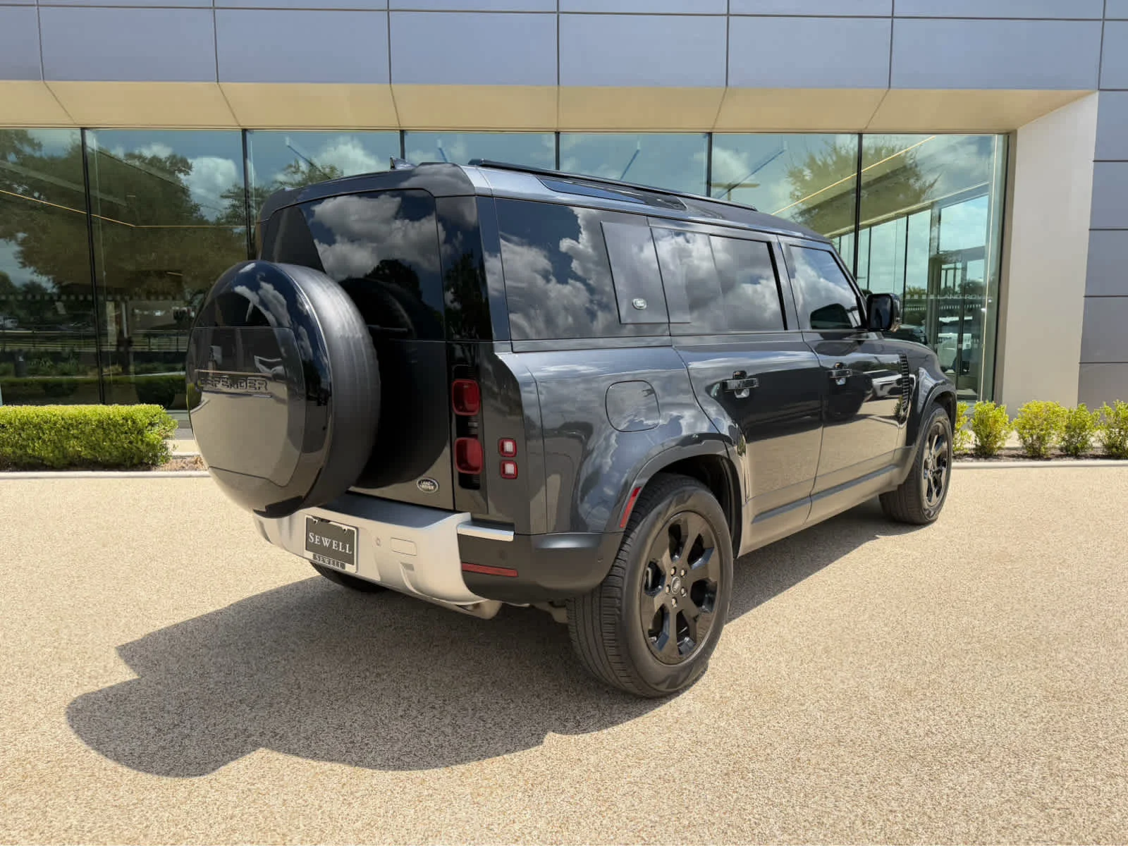 Used 2023 Carpathian Grey Premium Metallic Land Rover SE image 6