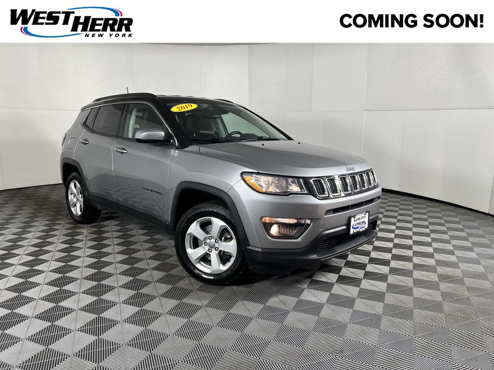Used 2019 Billet Silver Metallic Clearcoat Jeep Latitude image 1
