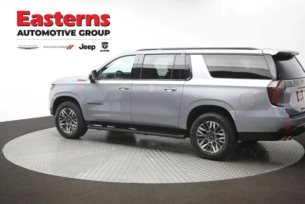 Used 2025 Gray Chevrolet Z71 image 65