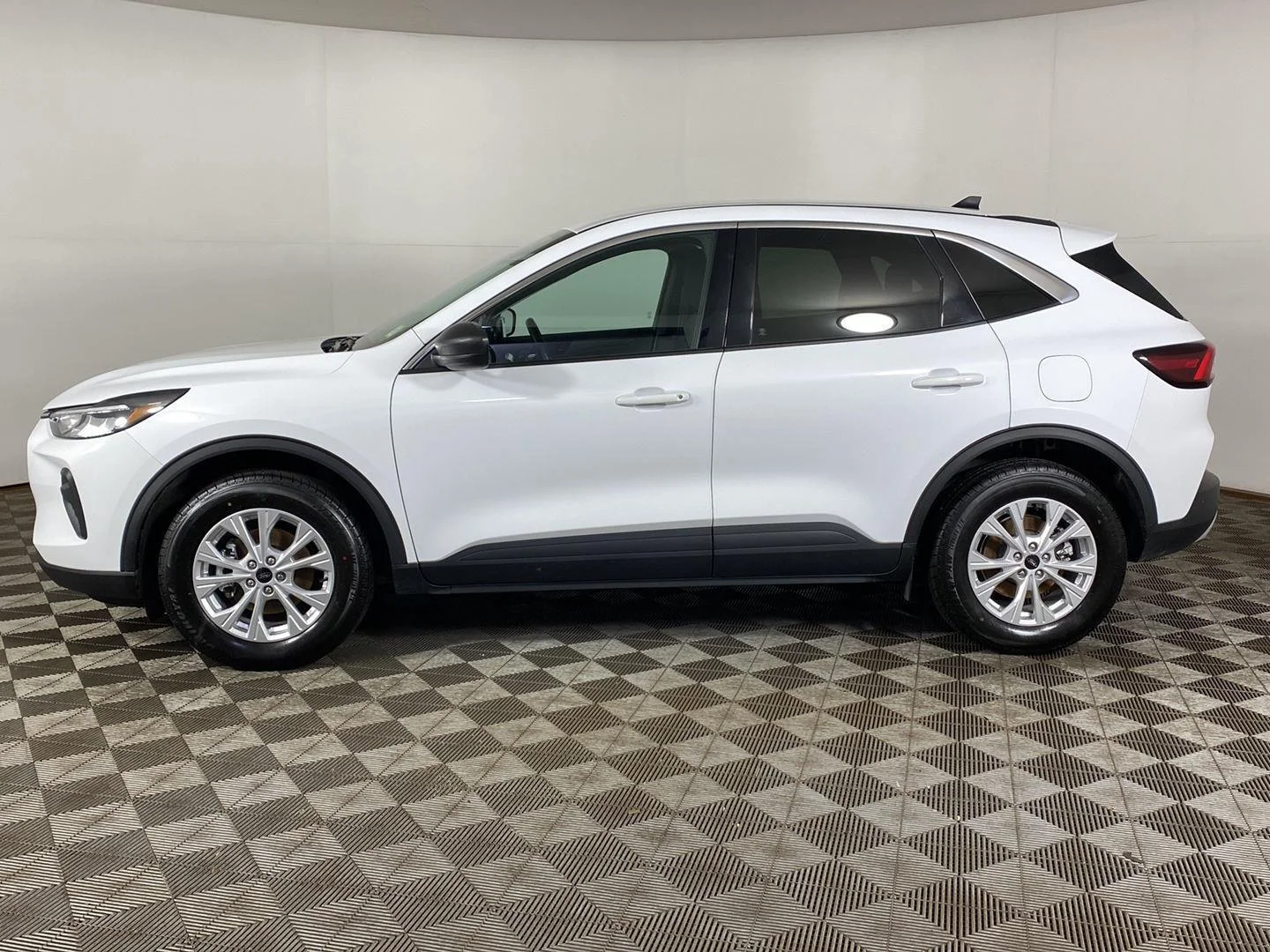 Used 2023 Oxford White Ford Active image 27