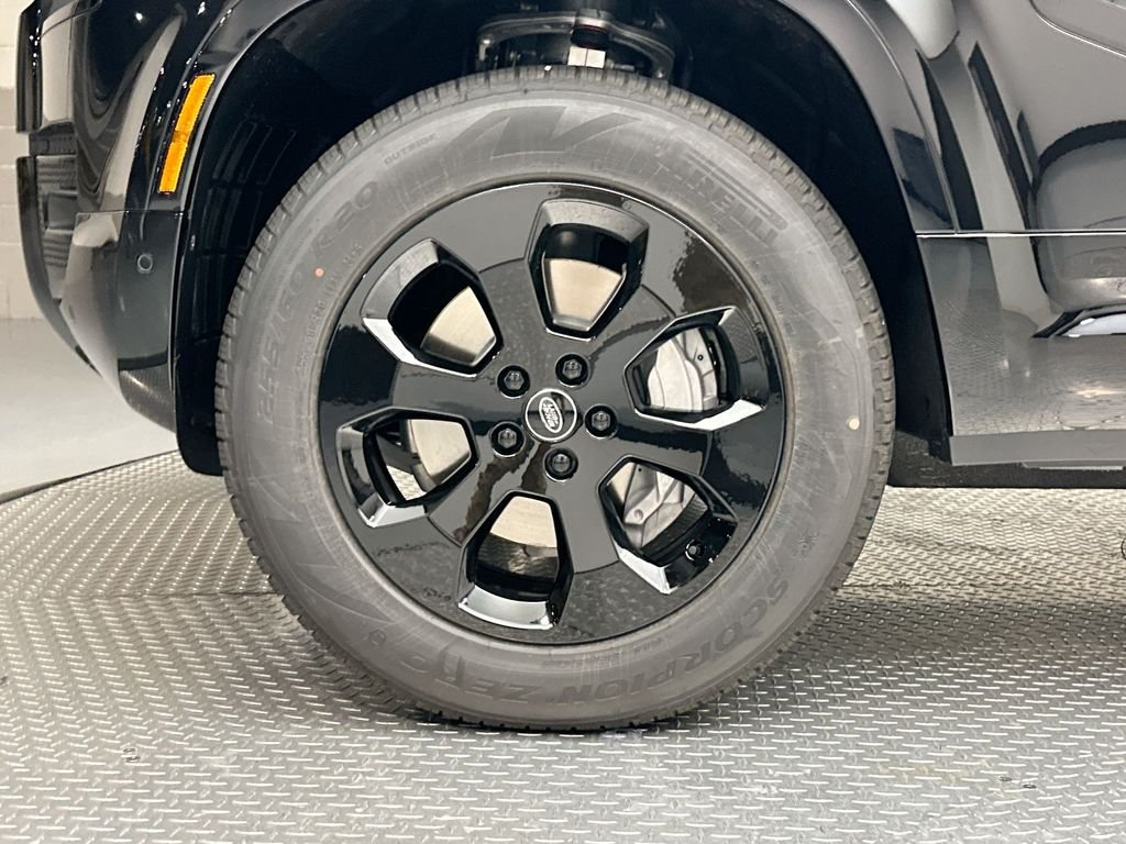 Used 2025 Santorini Black Metallic Land Rover X-Dynamic SE image 2
