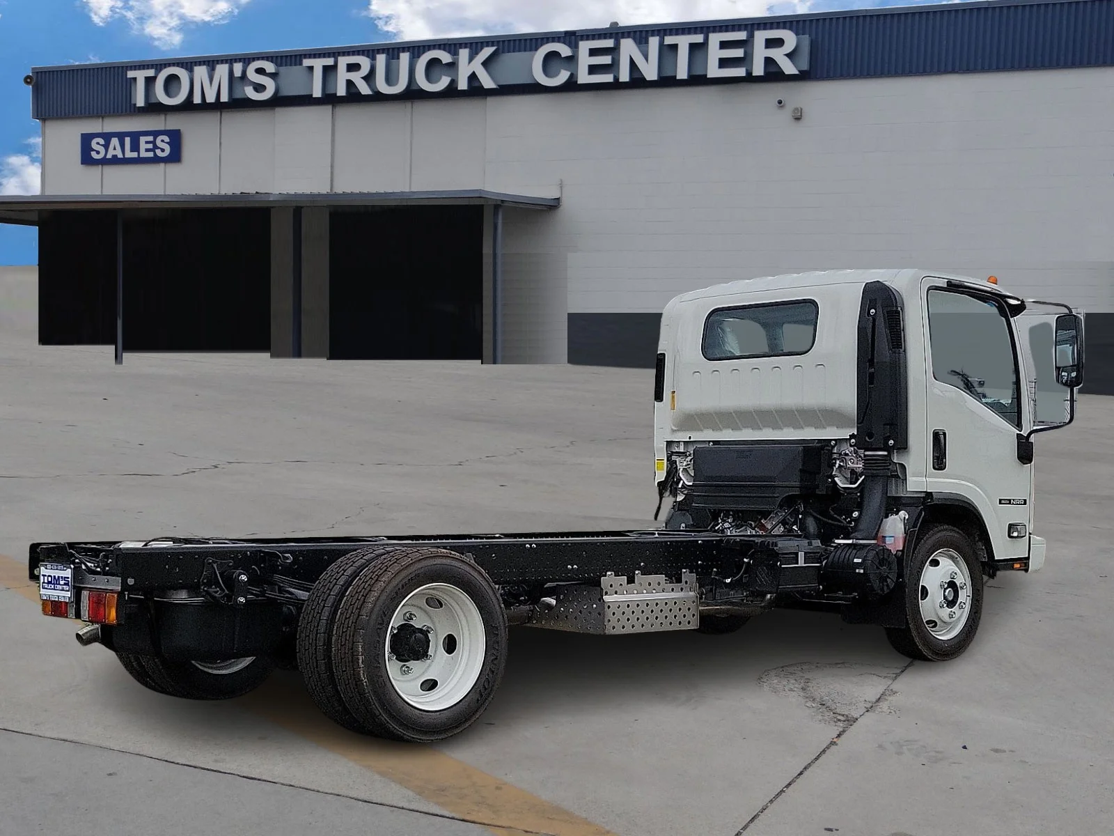 New 2026 ARCTIC WHITE ISUZU  image 3