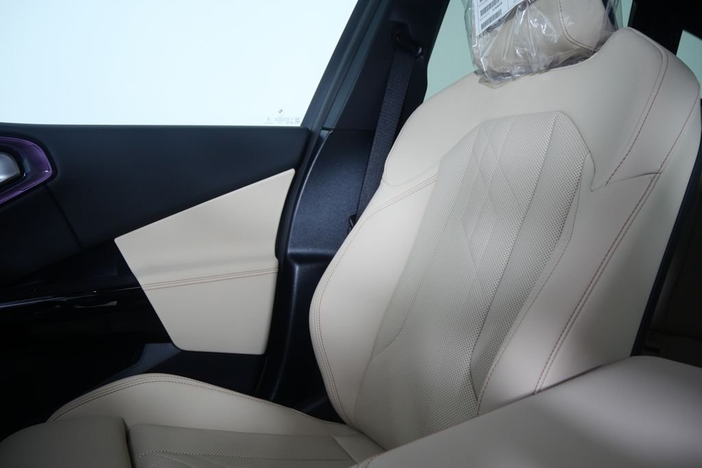 Used 2026 Mineral White Metallic BMW 30 xDrive image 23