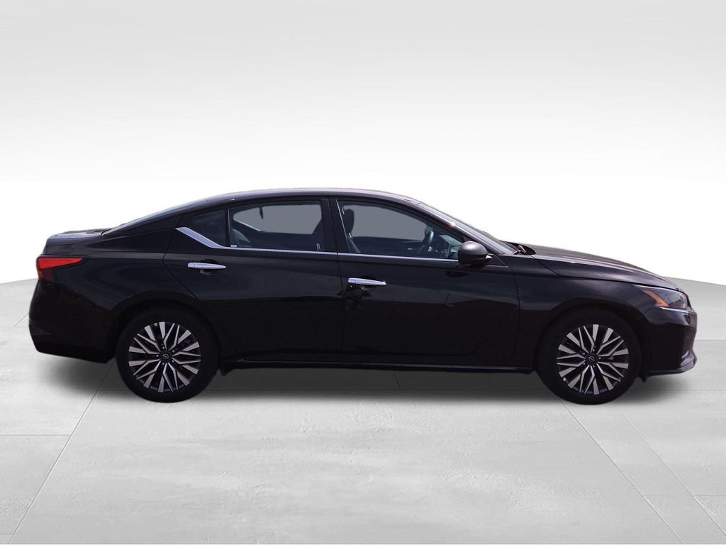 2025 Nissan Altima SV - Photo 7