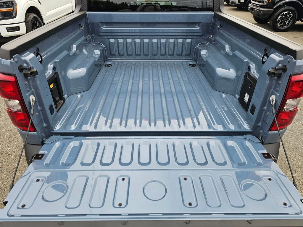 New 2025 Azure Gray Metallic Tri-Coat Ford XLT image 13