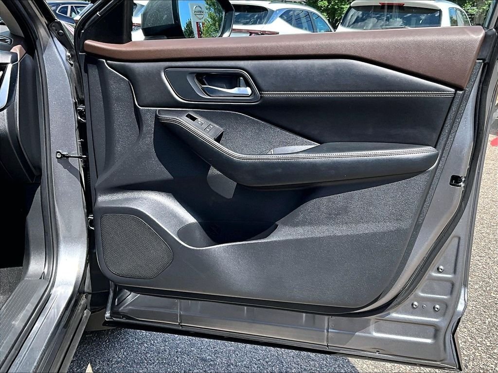 Used 2023 Gray Nissan SL image 12