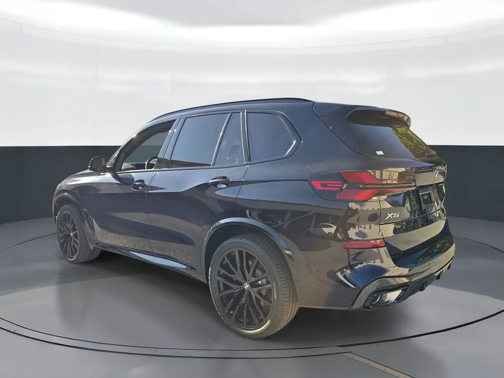 Used 2026 Black BMW sDrive40i image 4