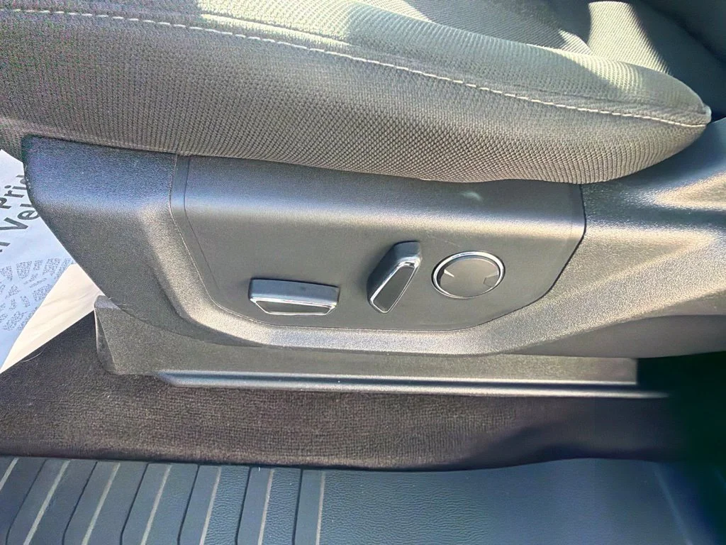 Used 2018 Lightning Blue Ford XLT image 31