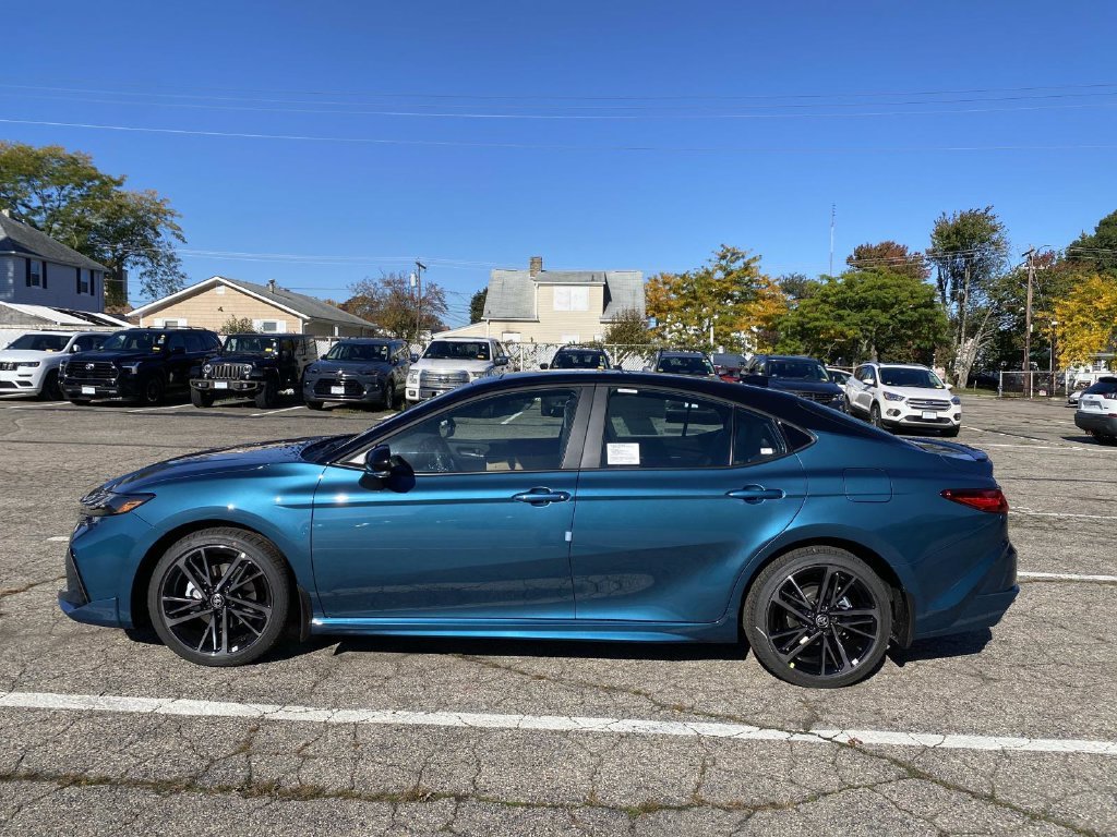 New 2026 Ocean Gem with Midnight Black Metallic roof Toyota XSE image 2