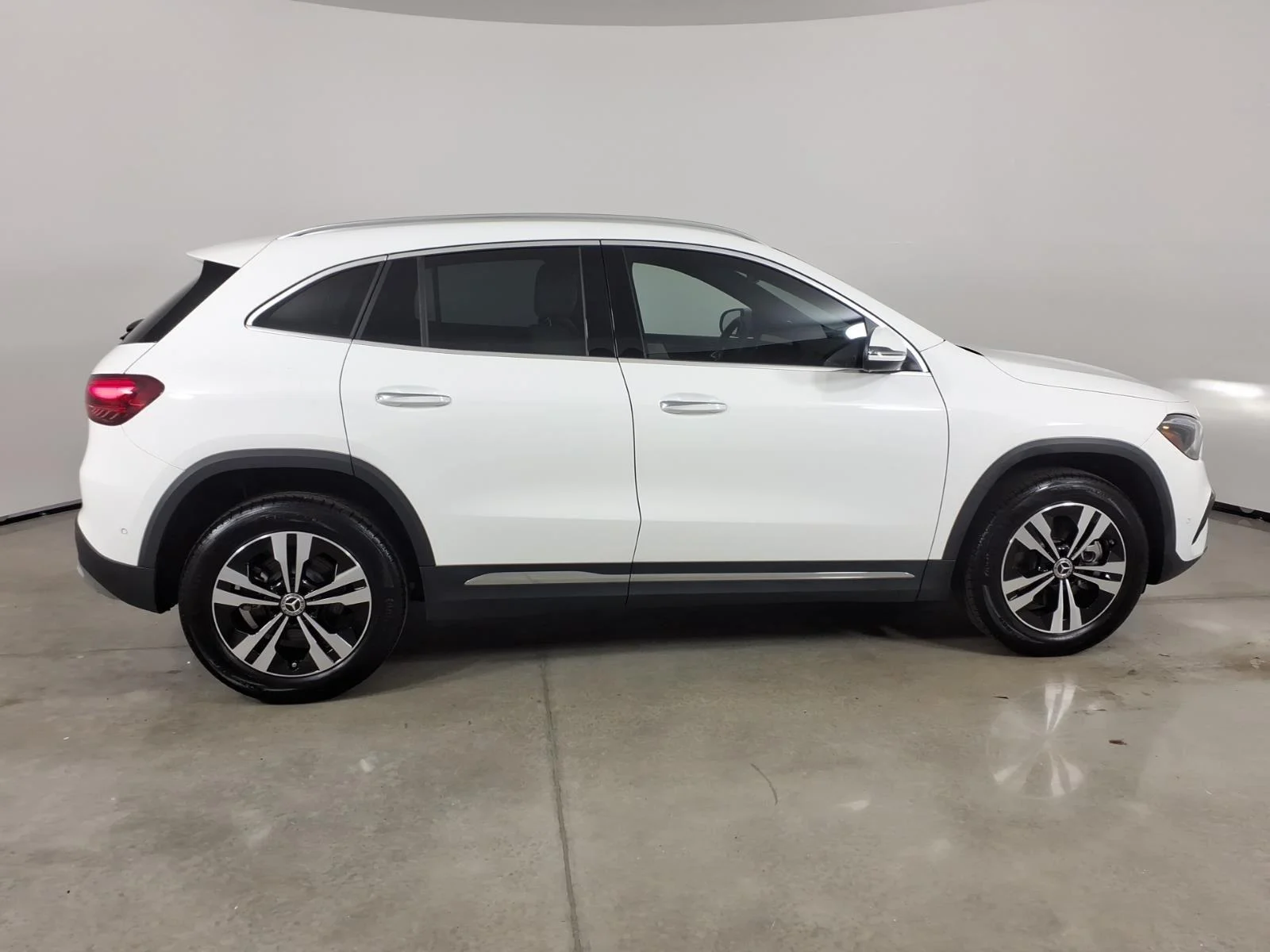 Used 2025 Polar White Mercedes-Benz GLA 250 image 10