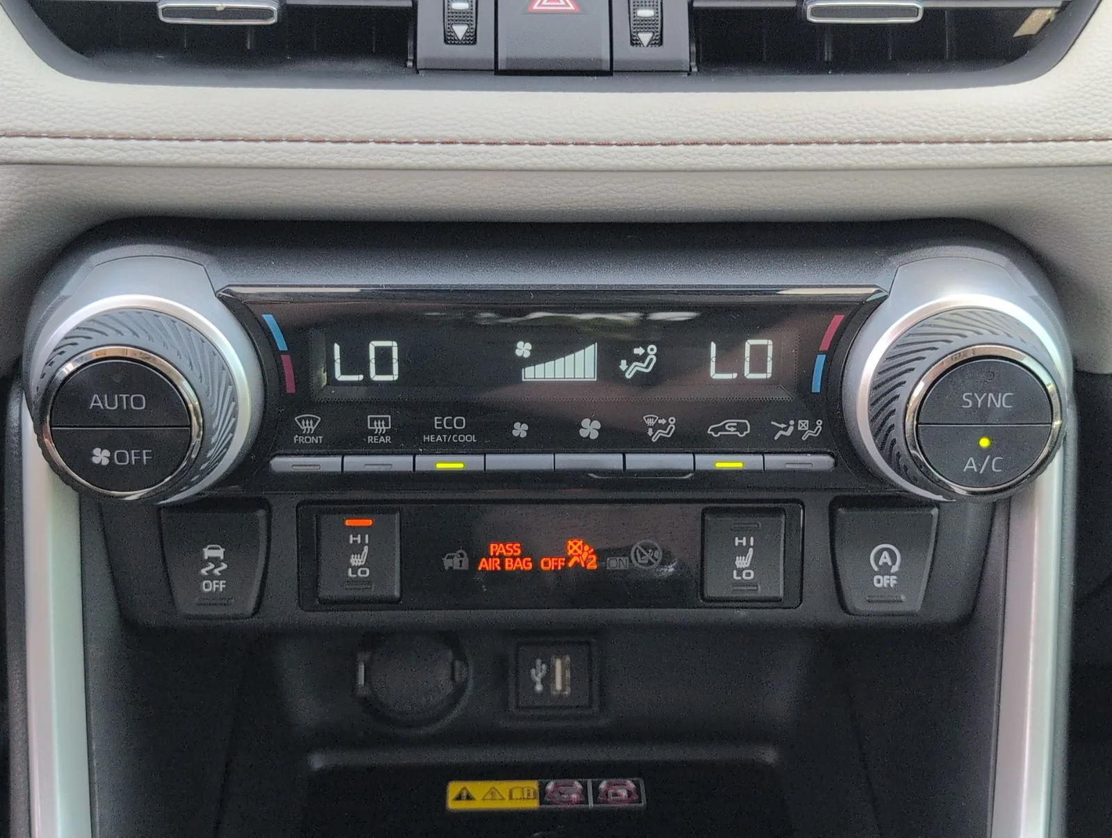 Used 2024  Toyota XLE Premium image 20