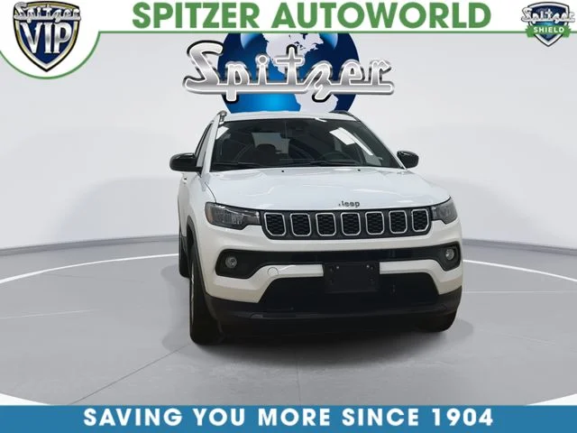 Used 2024 White Jeep Latitude image 4