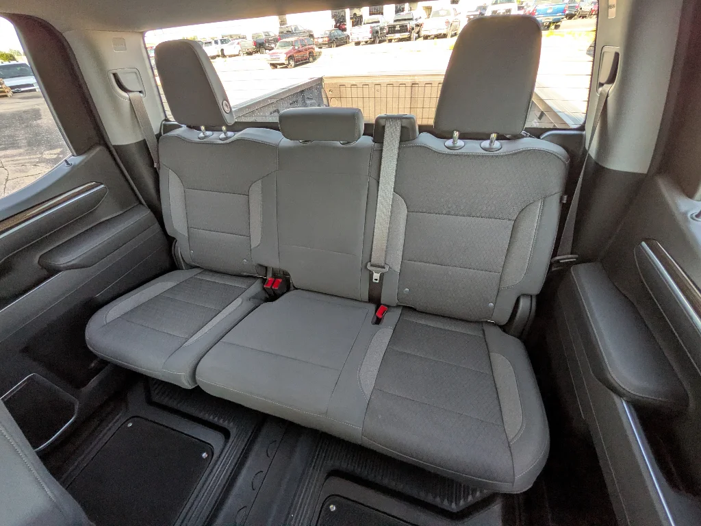 Used 2025 Summit White Chevrolet LT image 17