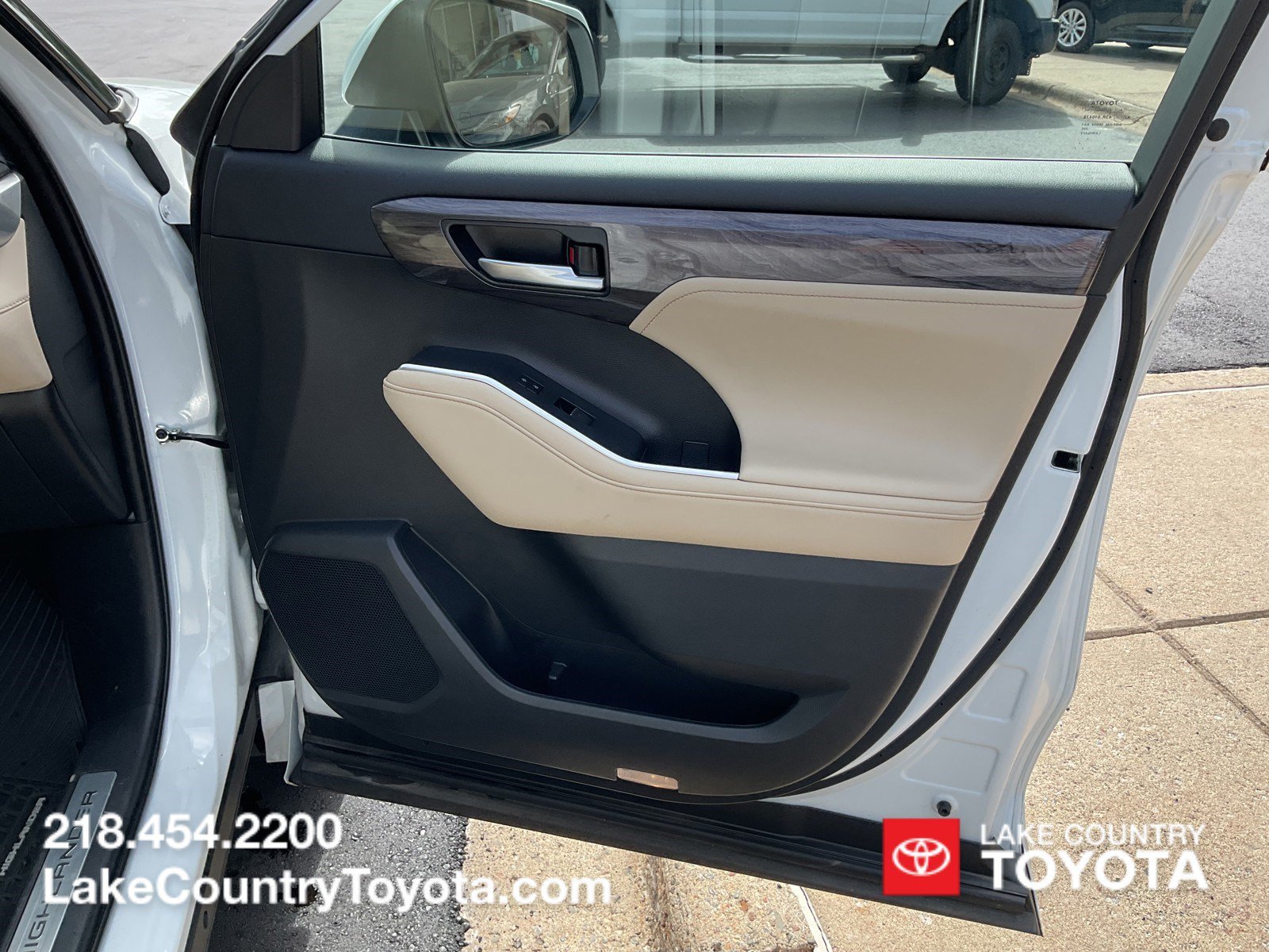 Used 2024  Toyota Platinum image 22