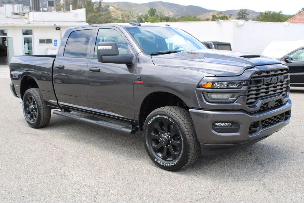 New 2026 Granite Crystal Metallic Clear-Coat Exterior Paint Ram Tradesman image 3