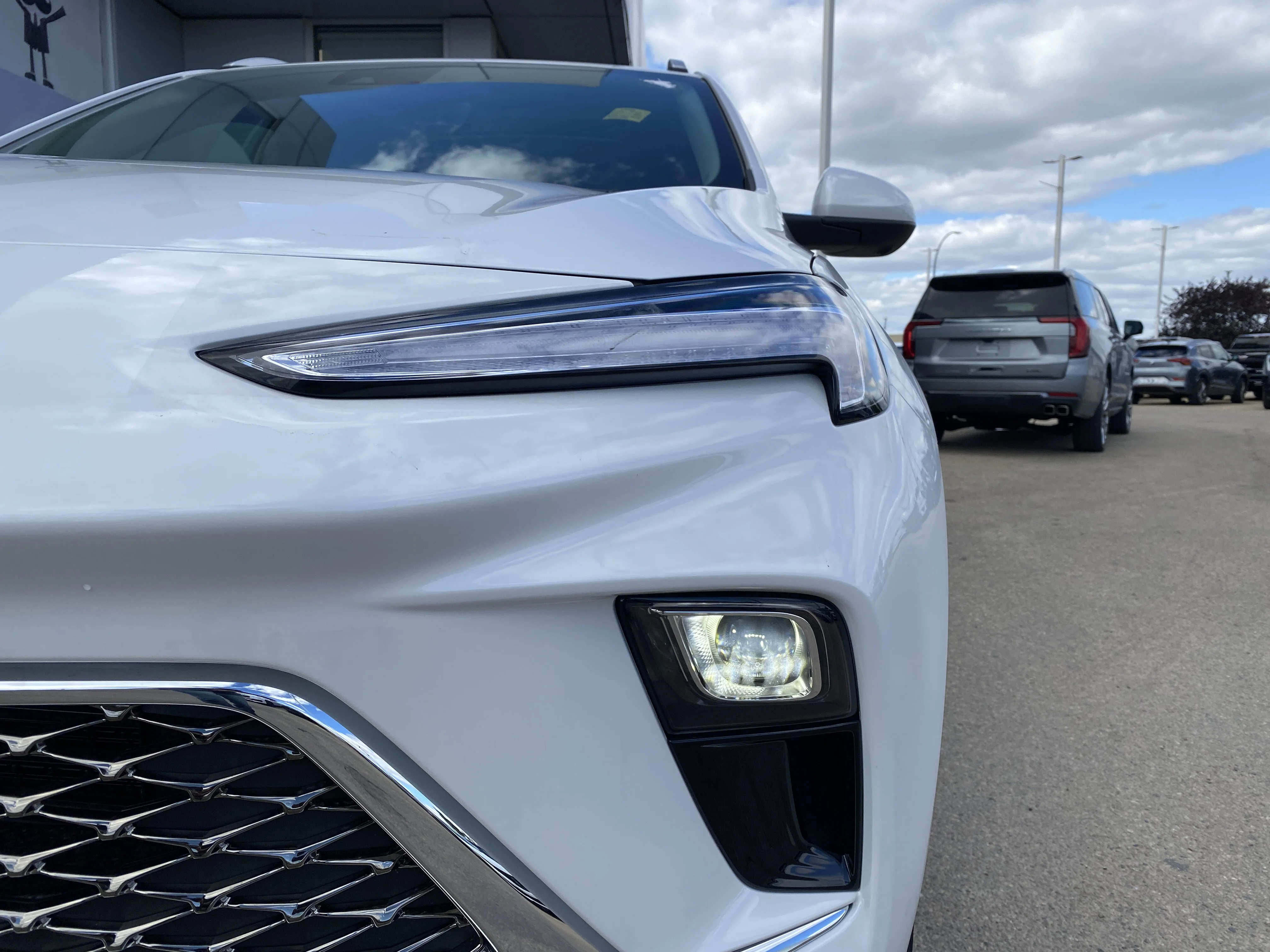 New 2026 WHITE FROST TRICOAT Buick Avenir image 10
