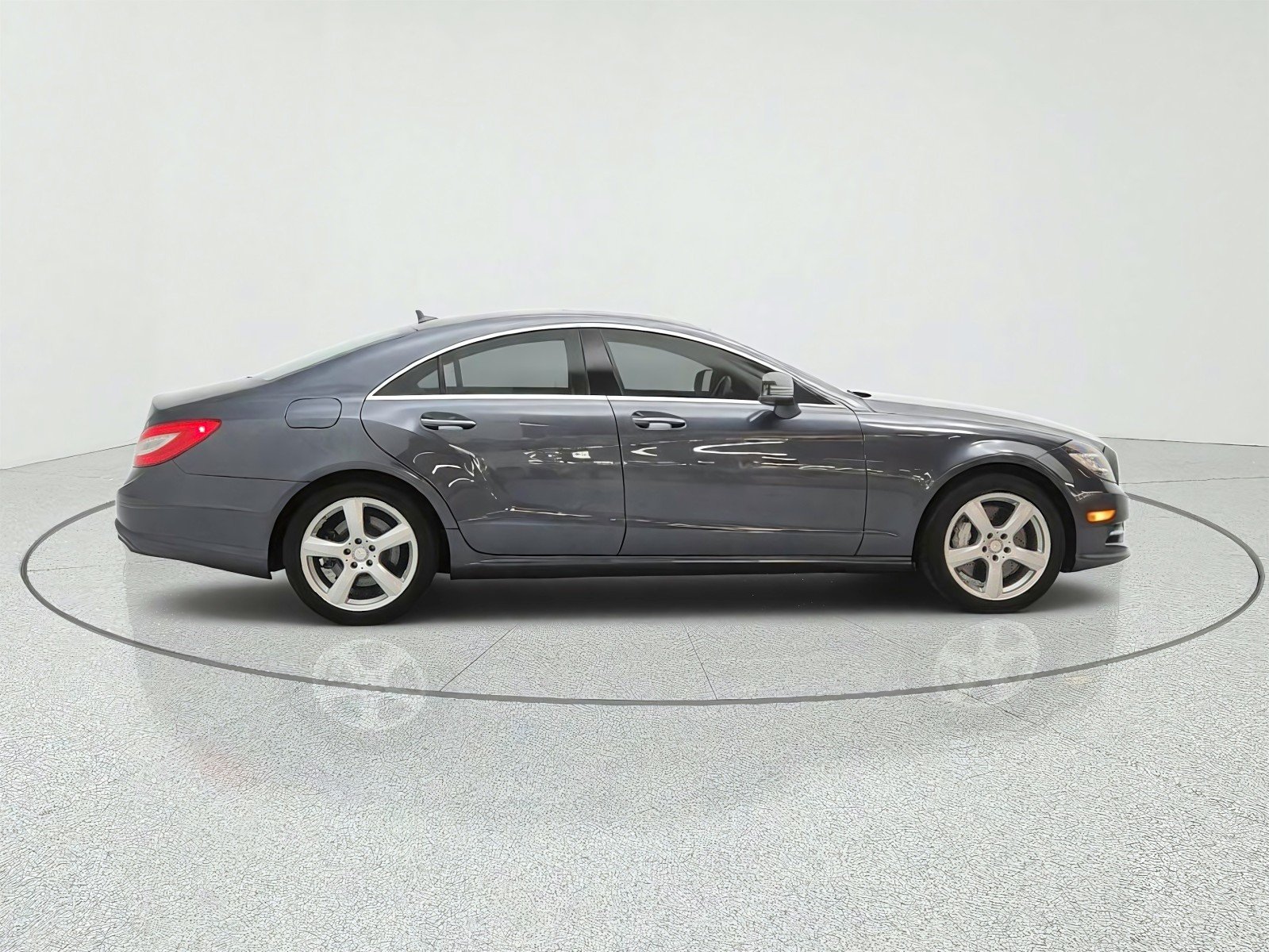 Used 2013 Steel Grey Mercedes-Benz 4dr Sdn CLS 550 RWD image 4