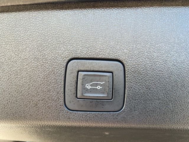 Used 2023 Black Buick Select image 35