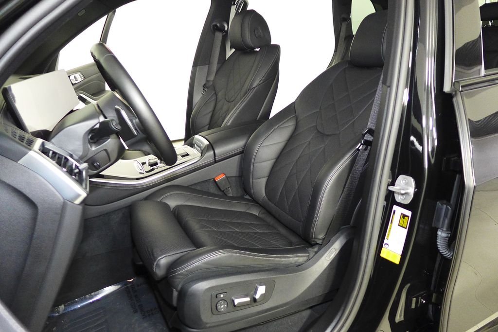 Used 2024 Black Sapphire Metallic BMW sDrive40i image 22