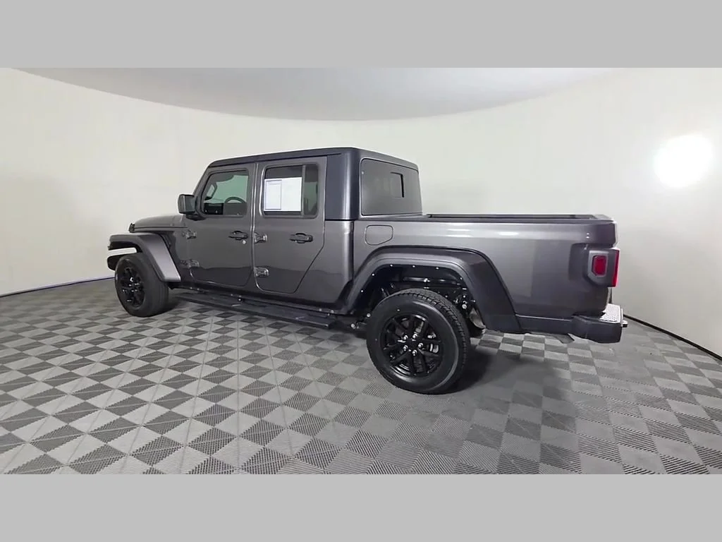 Used 2022 Granite Crystal Metallic Clearcoat Jeep Altitude image 45