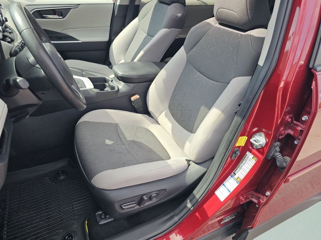 Used 2021 Pearl Toyota Hybrid XLE image 6