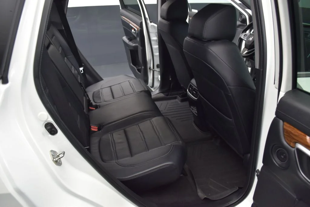 Certified Used 2018 White Honda Touring image 24