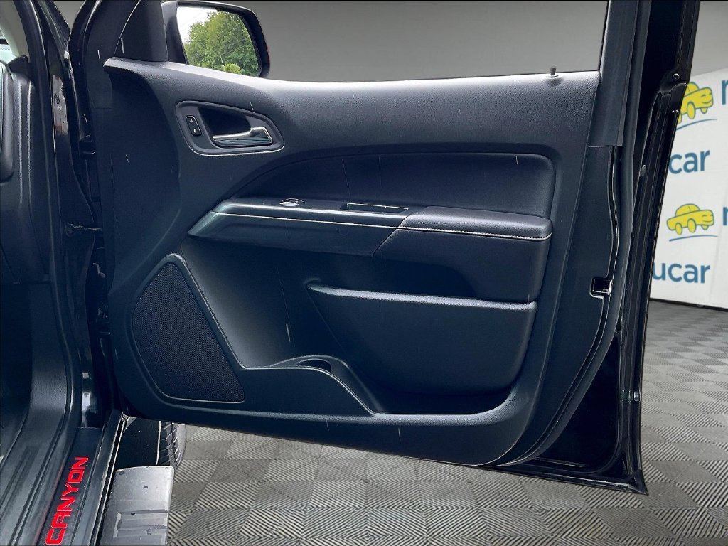 Used 2022 Black GMC AT4 w/Leather image 26