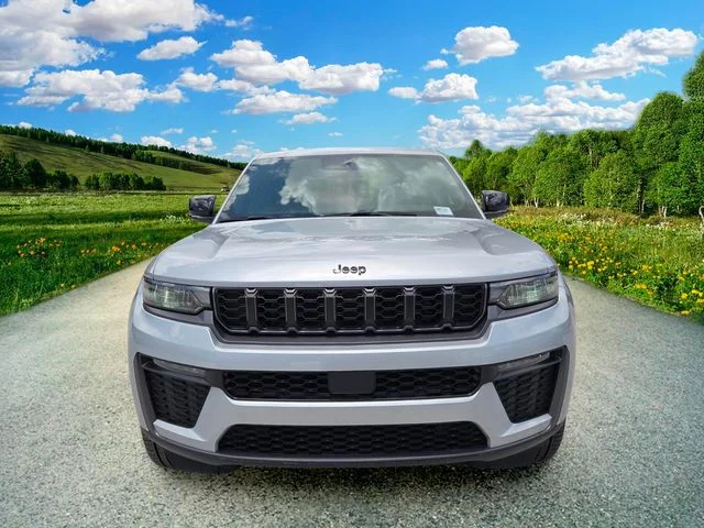New 2026 Silver Zynith Exterior Paint Jeep Limited image 8