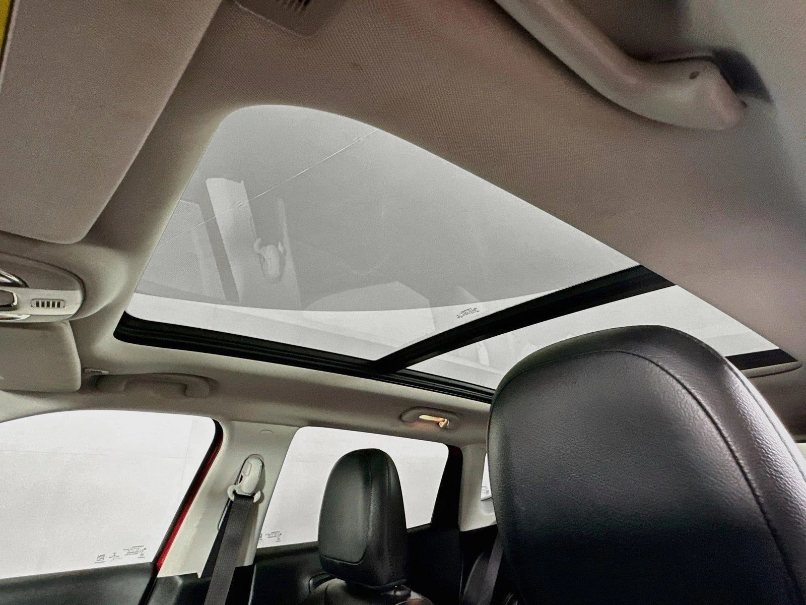 Used 2019 Redline Pearlcoat Jeep Latitude image 17