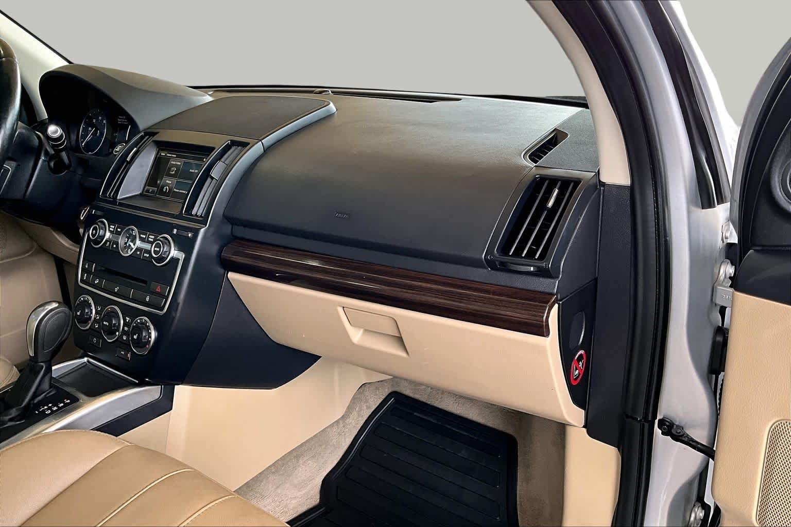 Used 2014 Indus Silver Land Rover  image 18