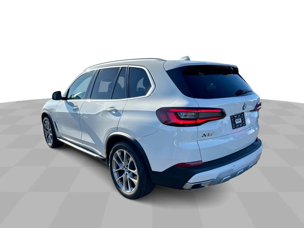 Used 2023 White BMW sDrive40i image 22