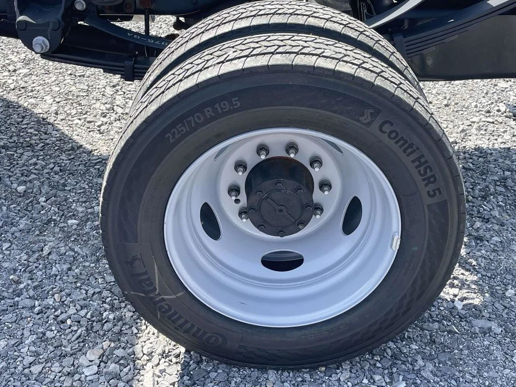 New 2026 Oxford White Ford F-450® XL image 9