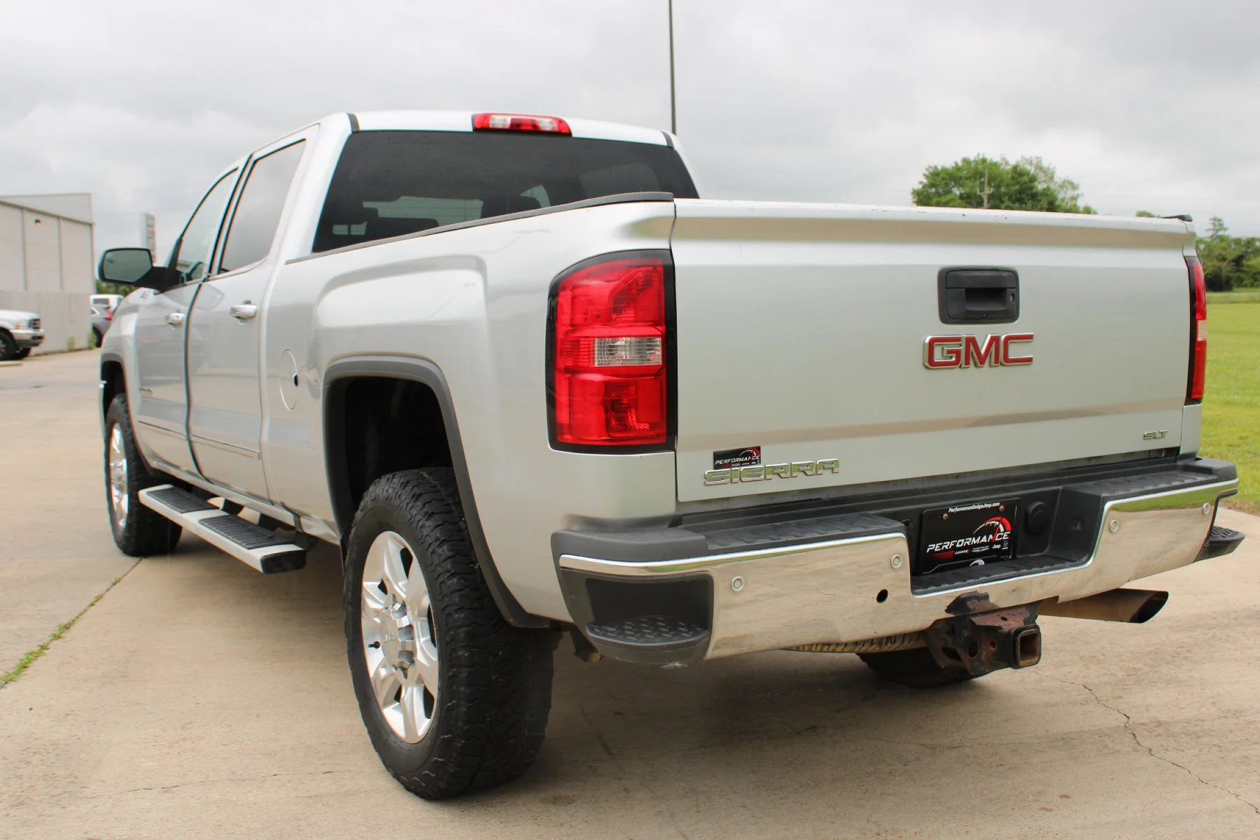 Used 2017 Quicksilver Metallic GMC 4WD Crew Cab 153.7 SLT image 33