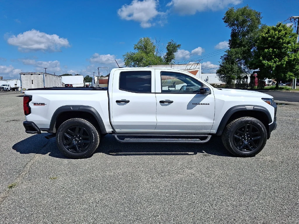 Used 2024 Summit White Chevrolet Trail Boss image 13