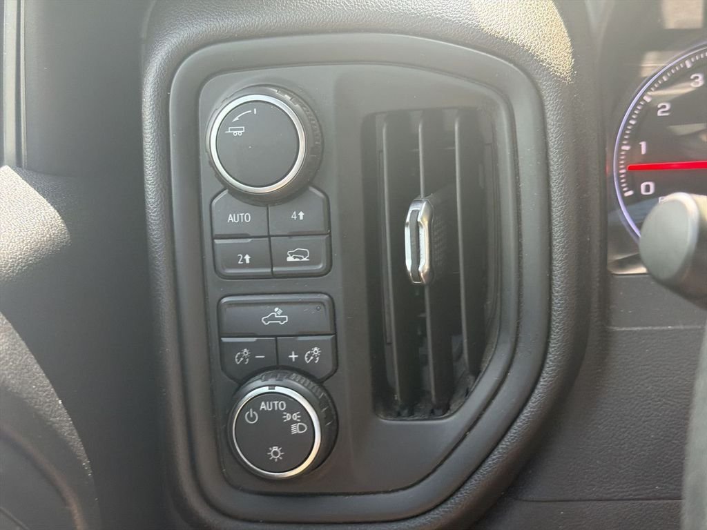 Used 2020 Gray Chevrolet Custom image 17