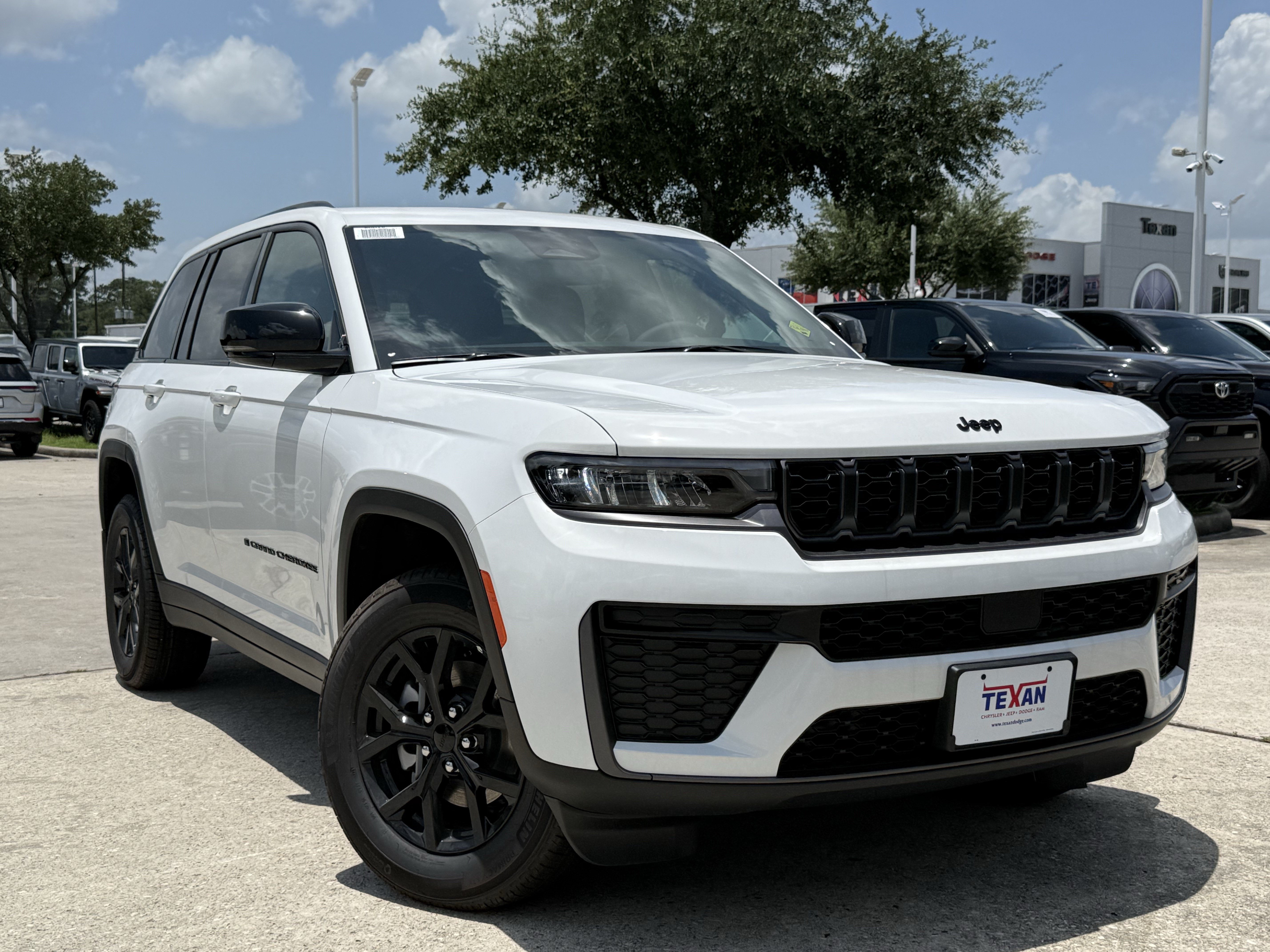 New 2026 Bright White Clearcoat Jeep Laredo Altitude image 2