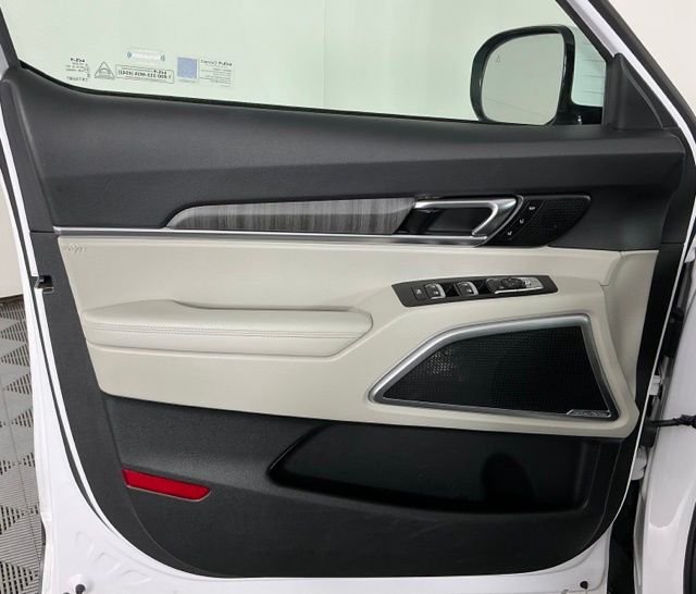 Used 2024 White Kia SX image 12