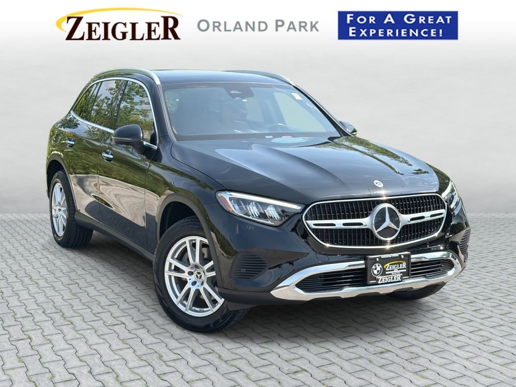 Used 2023  Mercedes-Benz GLC 300 image 1