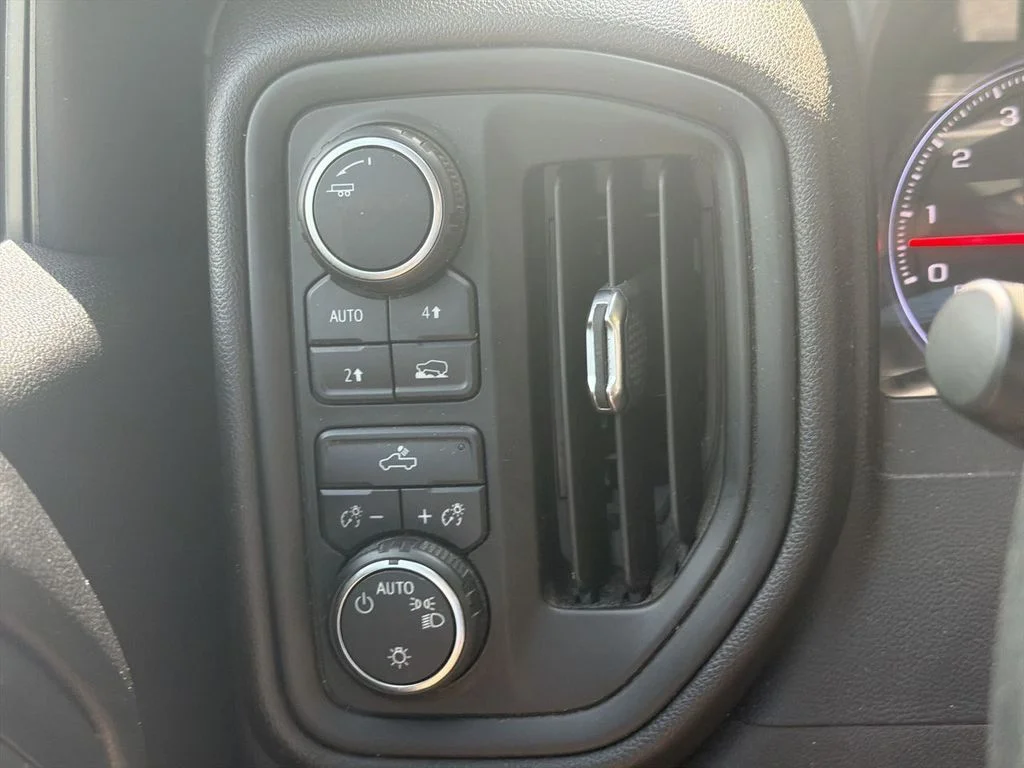 Used 2020 Gray Chevrolet Custom image 17