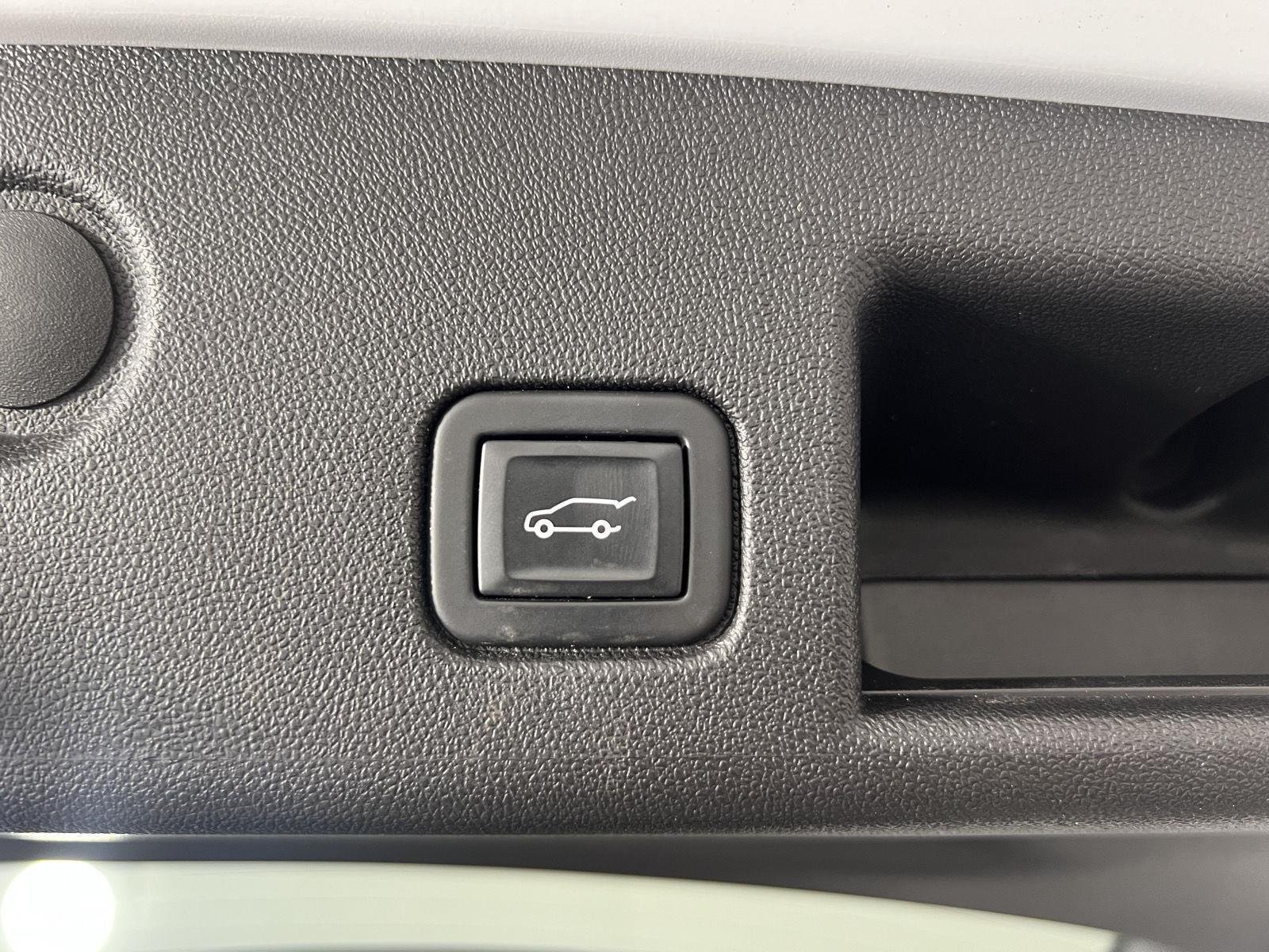 Used 2024 Summit White Chevrolet RS image 22