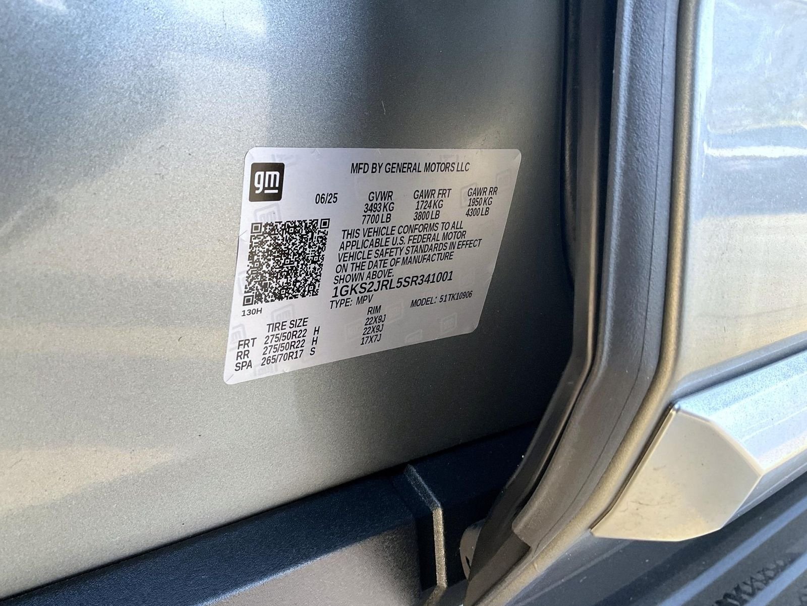 Used 2025 Silver GMC Denali image 27