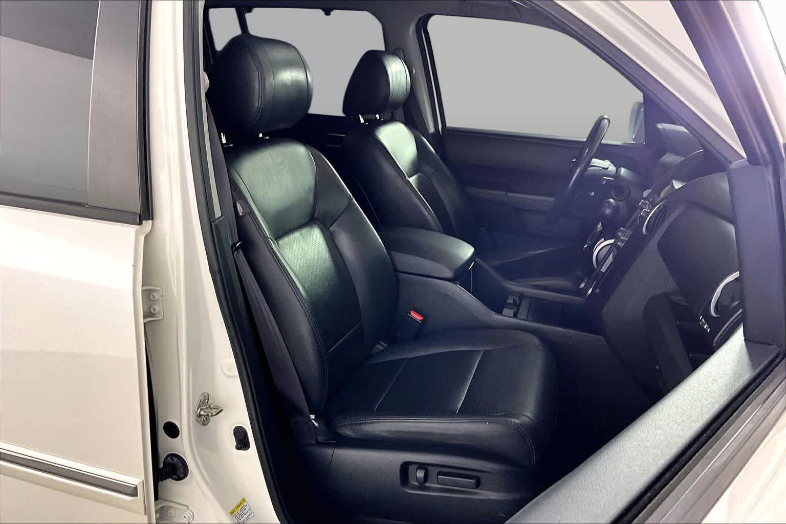 Used 2014 White Diamond Pearl Honda Touring image 9