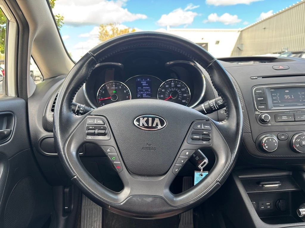 Used 2016 White Kia EX image 30