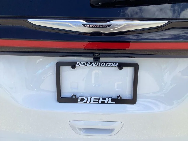 New 2026 Bright White Clear-Coat Exterior Paint Chrysler Select image 10