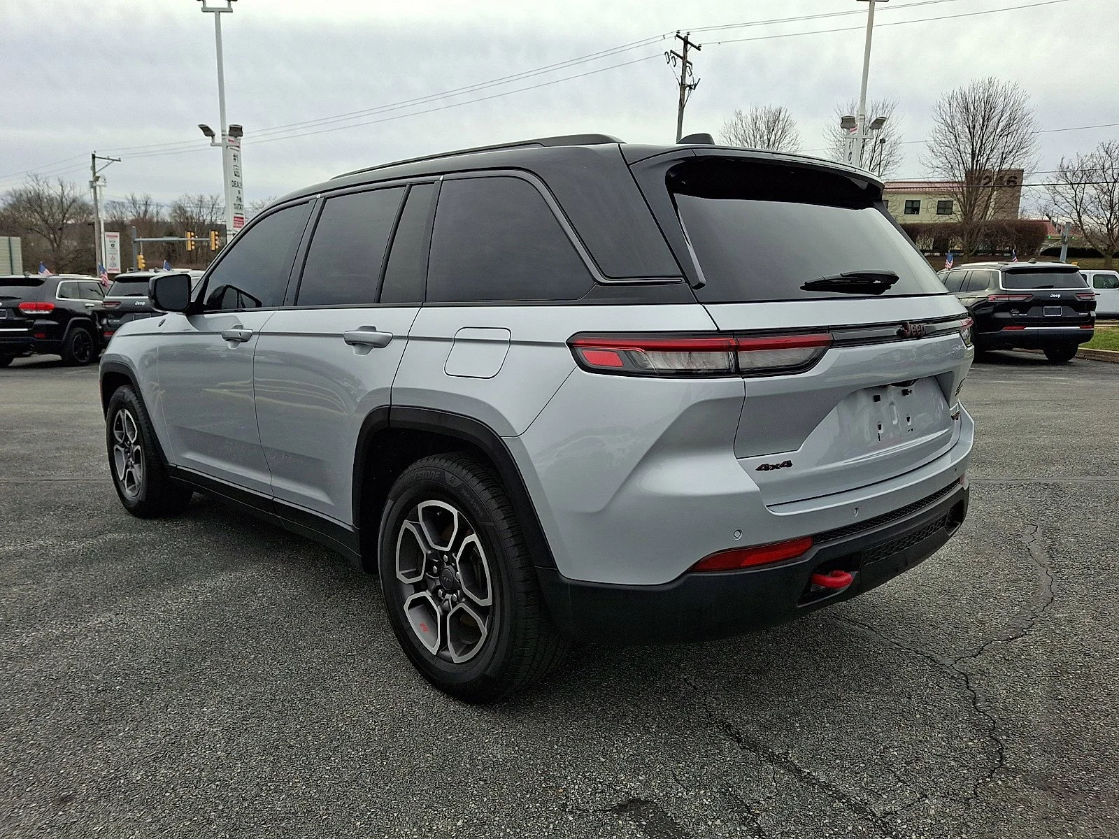 Used 2022 Silver Zynith Jeep Trailhawk image 4