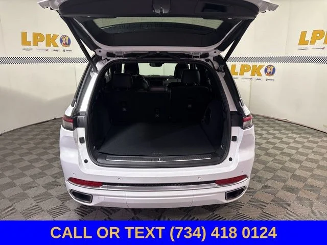 Used 2022 Bright White Clearcoat Jeep Summit image 10
