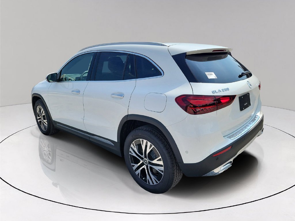 New 2026 Polar White Mercedes-Benz GLA 250 image 4