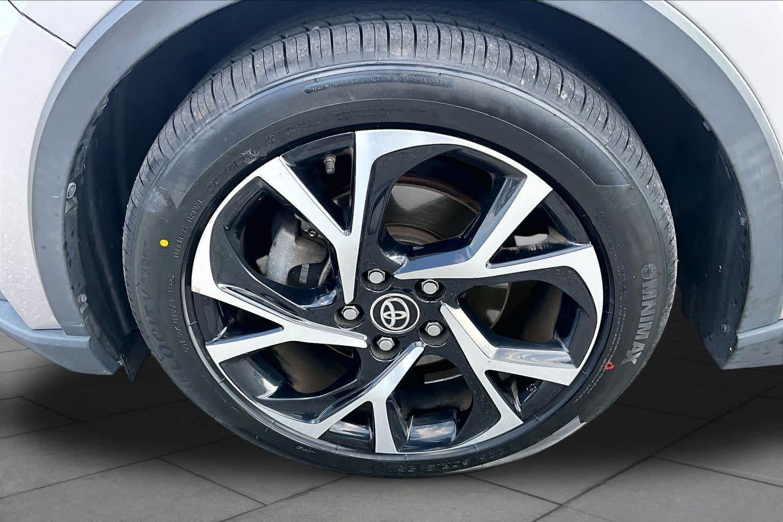 Used 2020 Silver Knockout Metallic Toyota XLE image 11